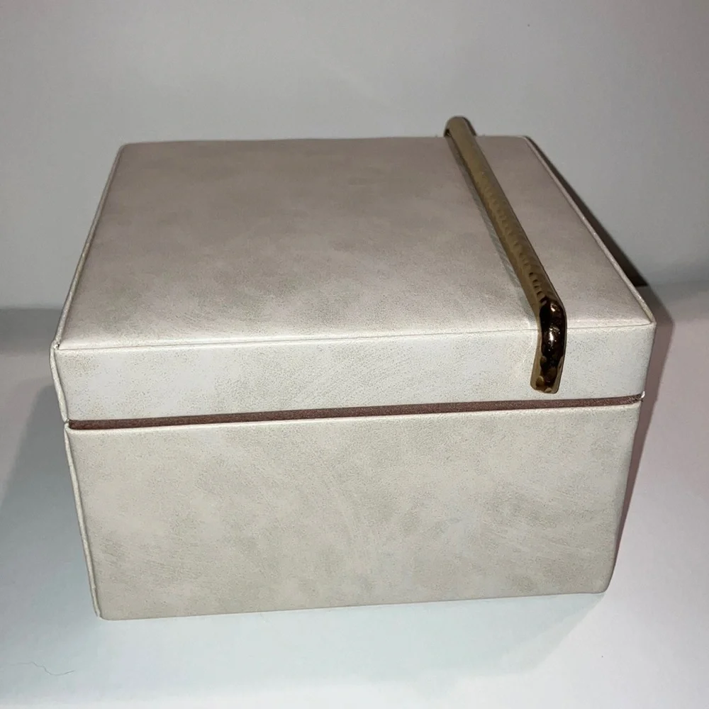 Cream Jewelry Keepsake‎ Box with Gold Accents Faux Leather Sleek Modern Minimal
